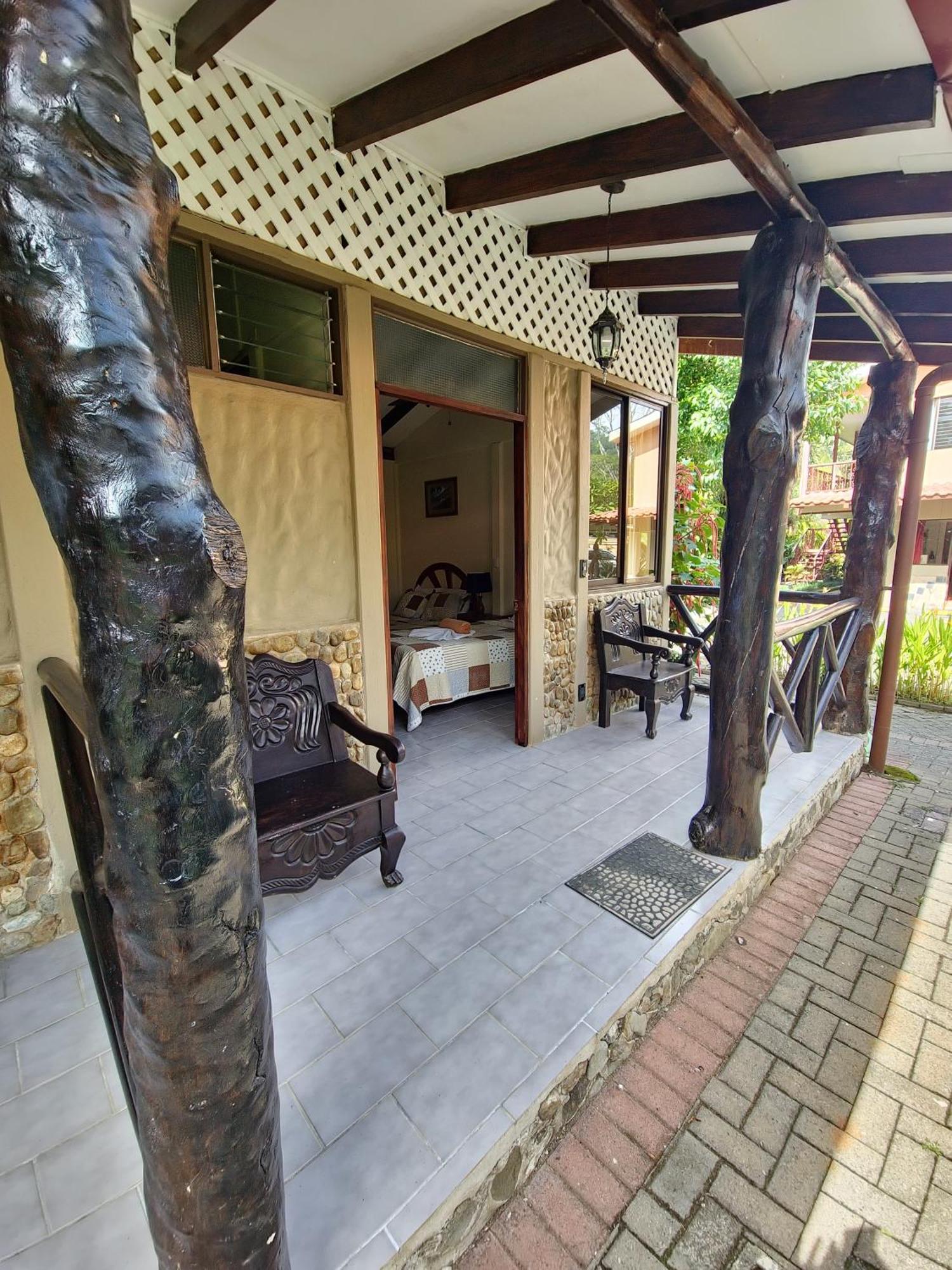Diuwak Hotel Доминикал Екстериор снимка