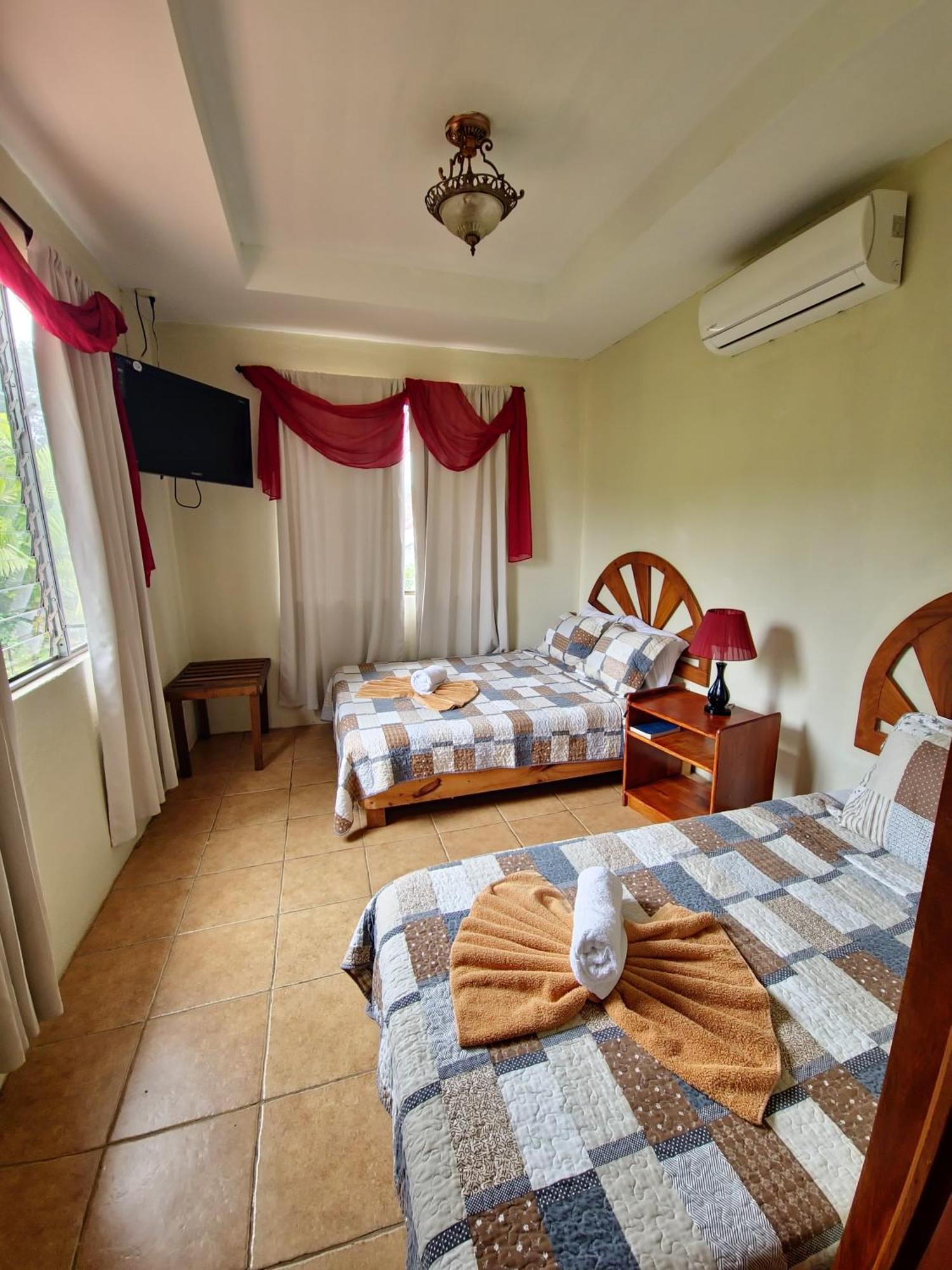Diuwak Hotel Доминикал Екстериор снимка