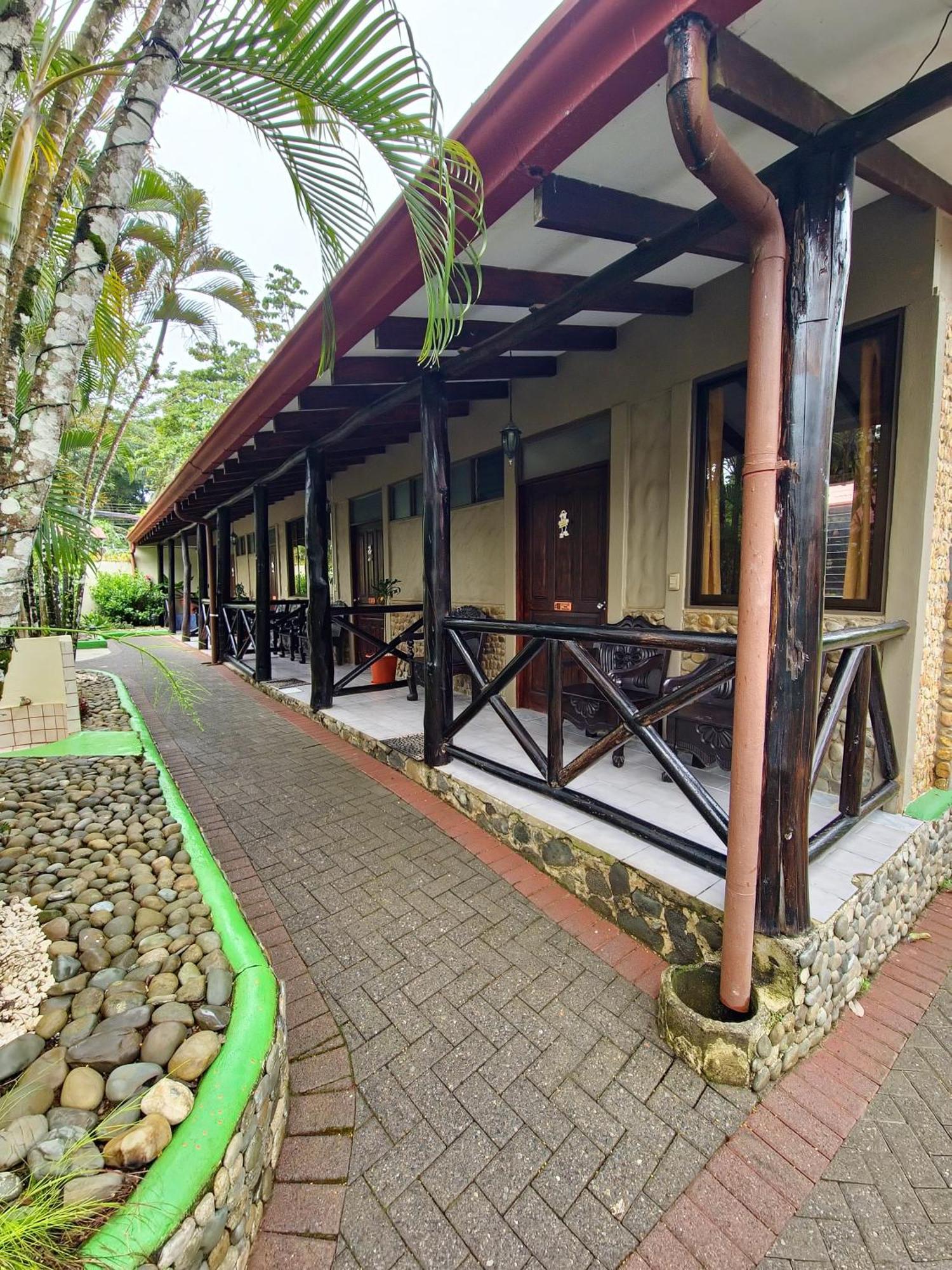 Diuwak Hotel Доминикал Екстериор снимка